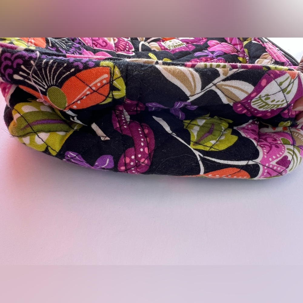 Vera Bradley-  Lunch Bag Purple/Black Medium Floral - Picture 5 of 8